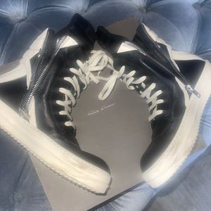 Kids Rick Owen’s size Euro 35 (4/4.5 US)